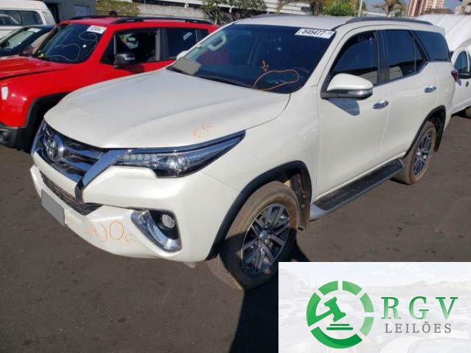 TOYOTA HILUX SW4 16/16