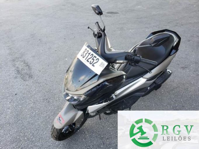 YAMAHA NMAX 18/18