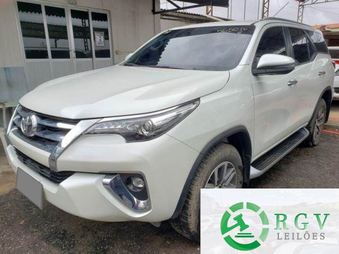 TOYOTA HILUX SW4 19/19