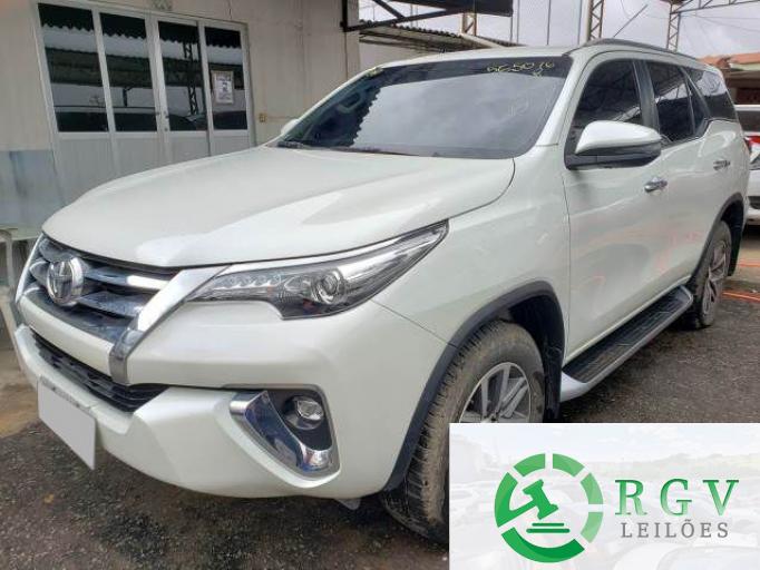 TOYOTA HILUX SW4 19/19